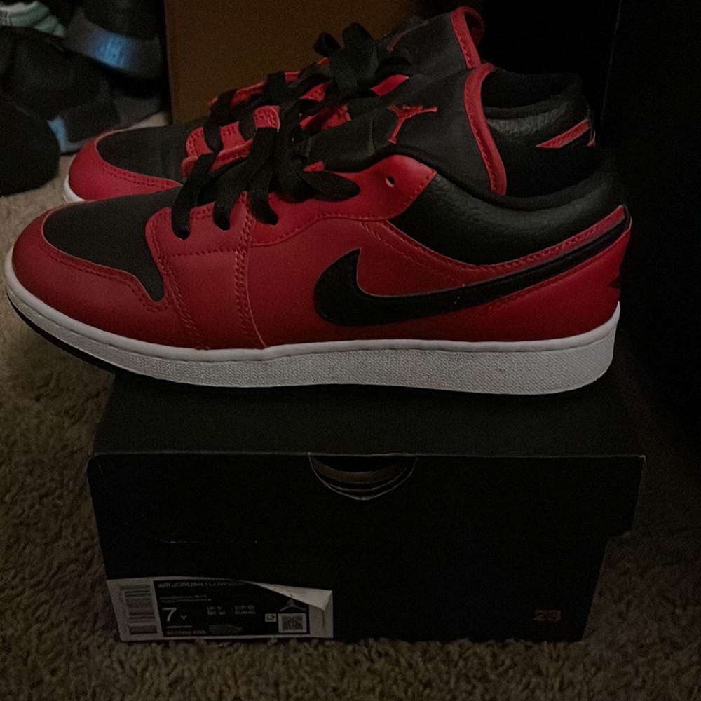 Chicago Red Jordan’s Lows Grade School Youth 7 - Picture 3 of 8